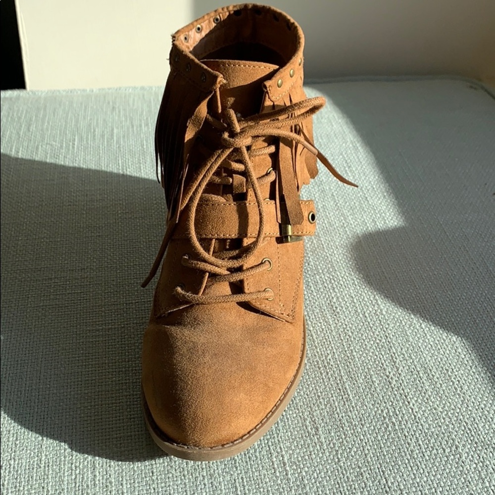 Boots - Picture 3 of 4